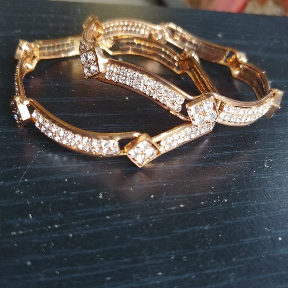 NWOT $10 gold toned bangles - Picture 1 of 7